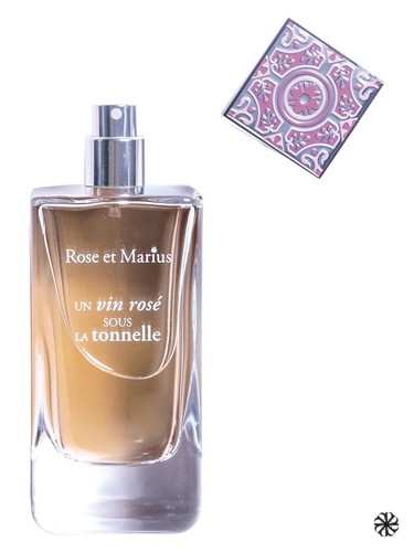 Un Vin Rosé Sous La Tonnelle Rose et Marius